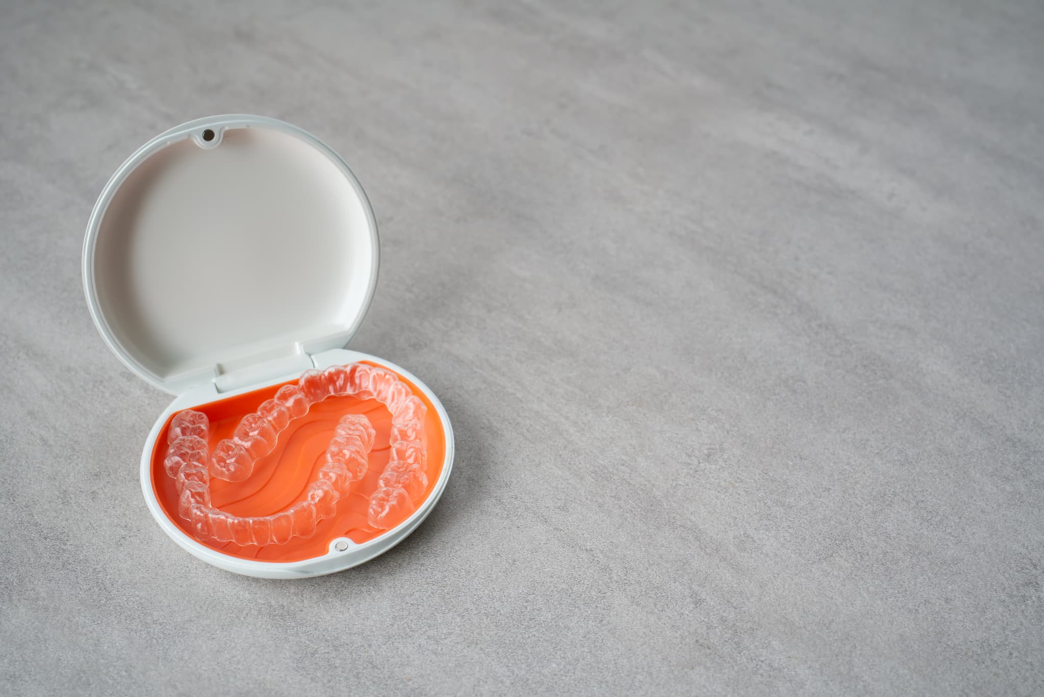 歯の矯正に使用するインビザライン