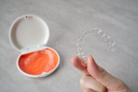 歯の矯正に使用するマウスピース