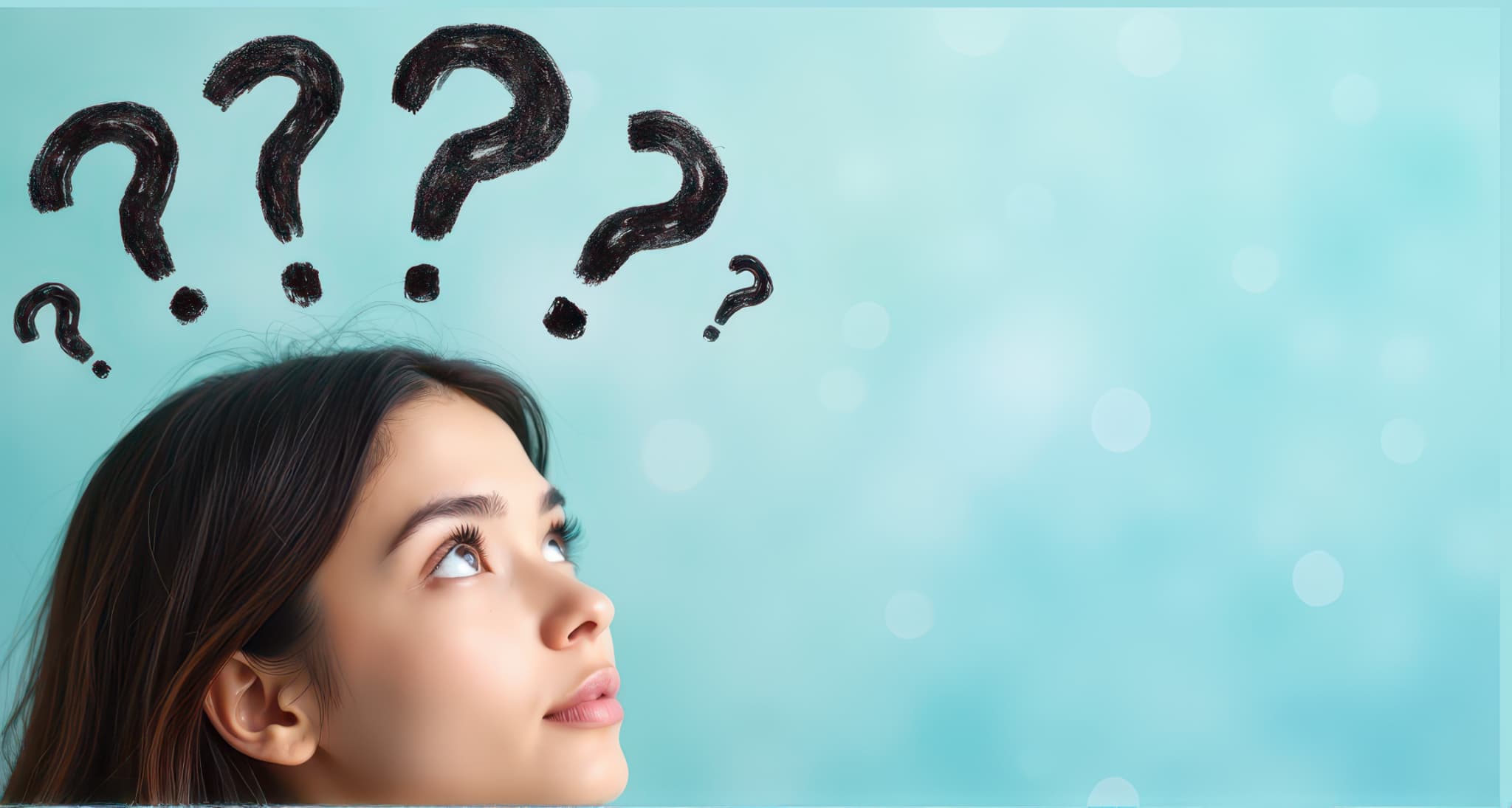 すきっ歯のままだとどんなリスクがあるのか考える女性