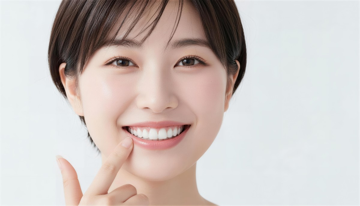 歯周病を予防できている綺麗な歯ぐきの女性